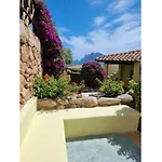 Laura - Elegant Sea View Retreat * Порто-Сан-Паоло
