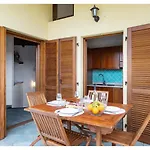 Laura - Elegant Sea View Retreat *