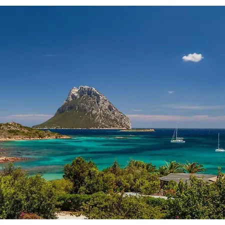 Villa Laura - Elegant Sea View Retreat *