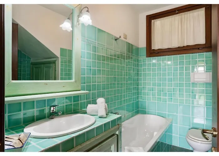 Laura - Elegant Sea View Retreat *