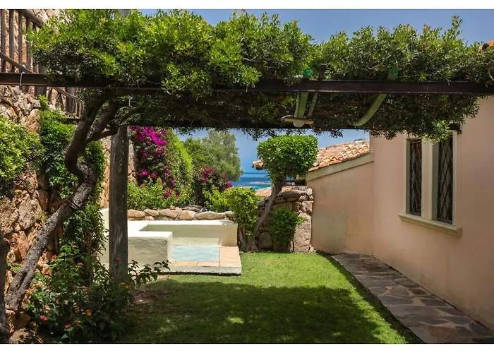 Villa Laura - Elegant Sea View Retreat *