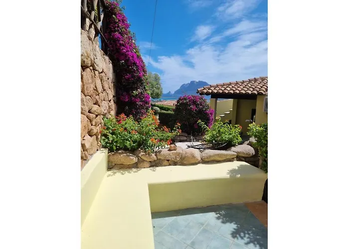 Laura - Elegant Sea View Retreat * Porto San Paolo (Sardinia)