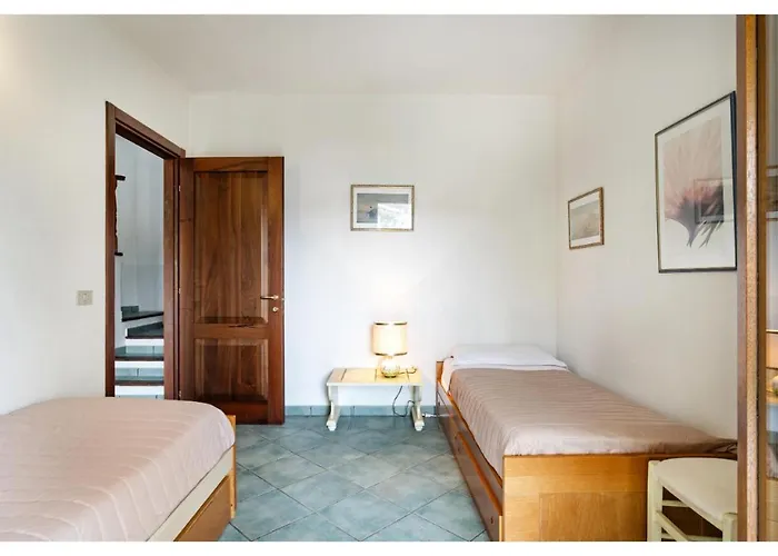 Laura - Elegant Sea View Retreat Villa