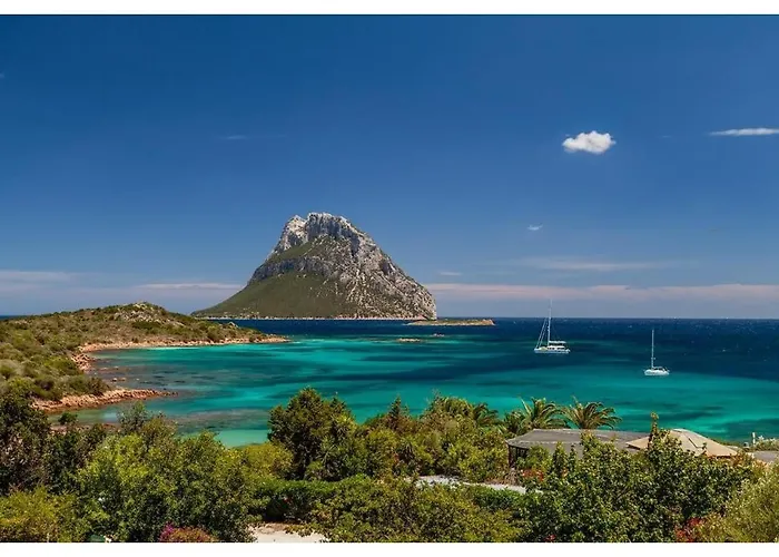 Villa Laura - Elegant Sea View Retreat *