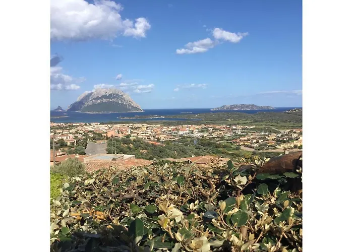 Laura - Elegant Sea View Retreat Porto San Paolo (Sardinia)
