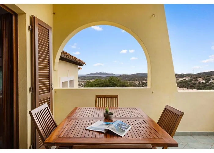 Villa Laura - Elegant Sea View Retreat *