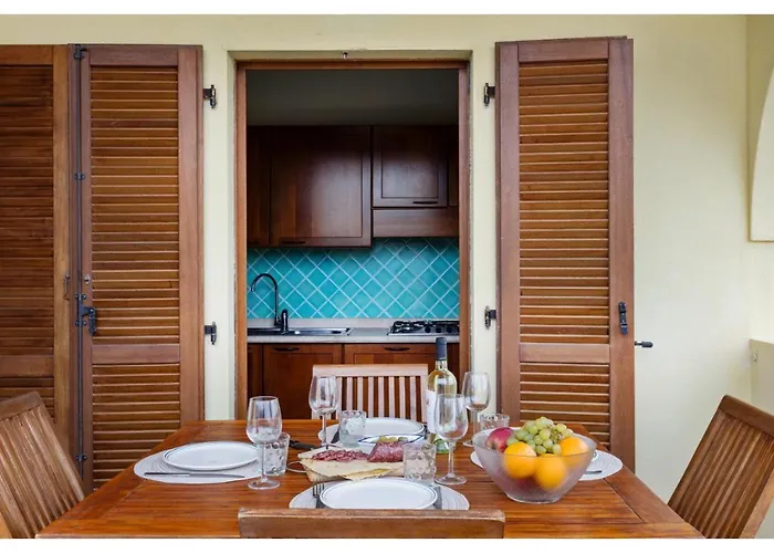 Laura - Elegant Sea View Retreat